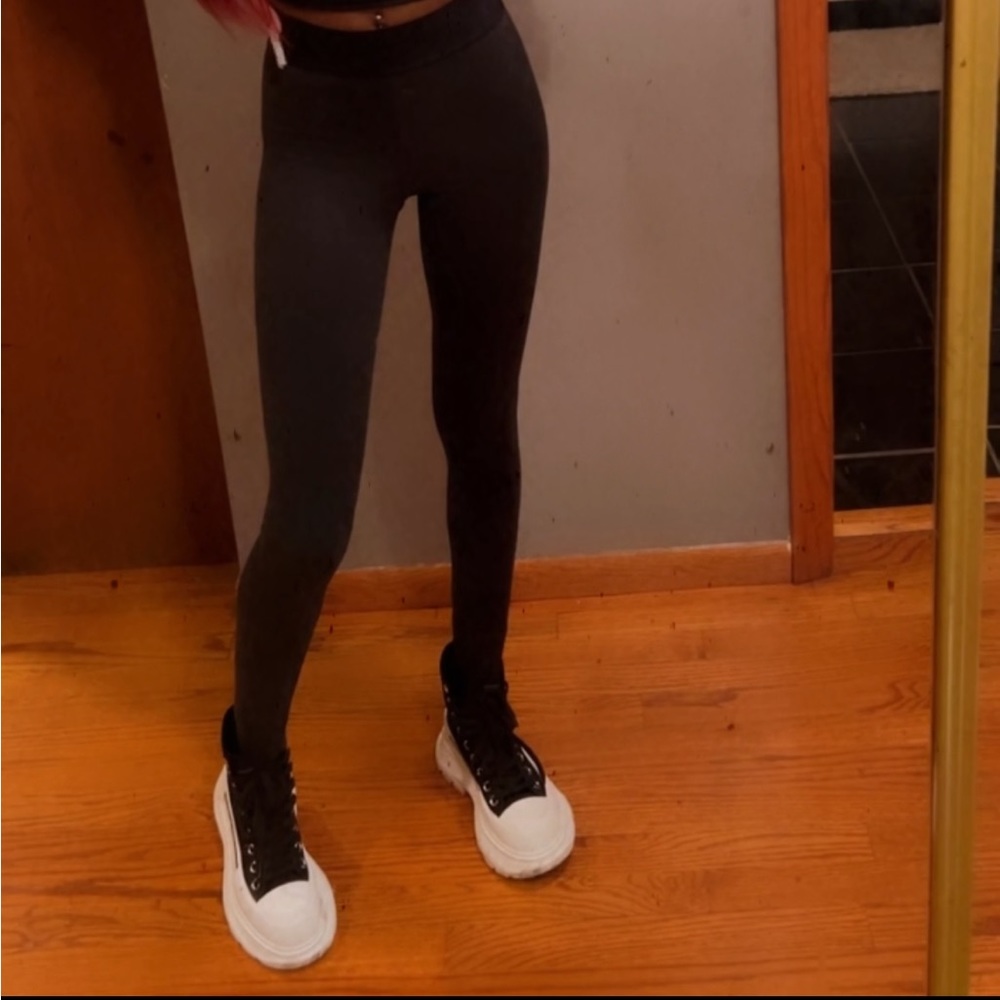 Dark grey essential leggings